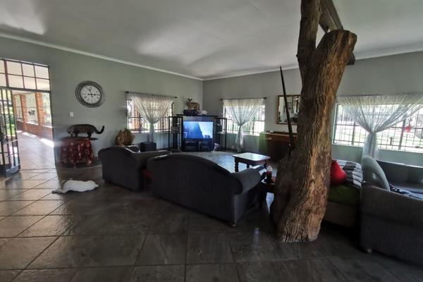 This very large and spacious family home with 5 bedrooms, 3 bathrooms, 2 lounges and beautiful kitchen.  Large lapa outside with braai ...