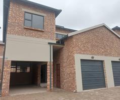 Apartment / Flat for sale in Die Heuwel Ext 2