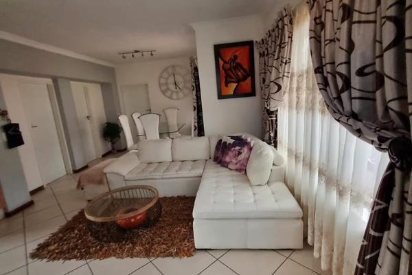 Lovely two-bedroom, two-bathroom apartment in secure, upmarket area of Meyersdal

* ...