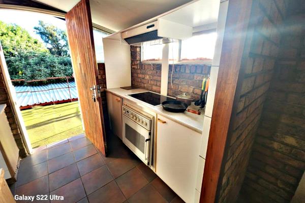 This beautiful 1-bedroom upstairs cottage offers a perfect blend of comfort and convenience, ideal for a couple or a single ...