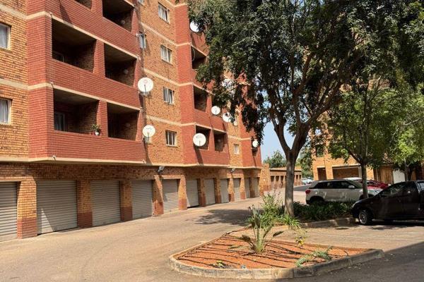 Charming 2 bedroom apartment in Zwartkop.

The open plan layout seamlessly connects the ...