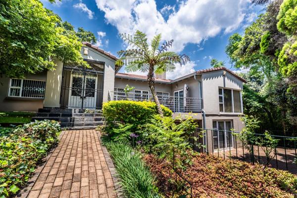 Owners Asking R 2 499 000
Only Considering Offers Above R 1 899 000

This remarkable ...