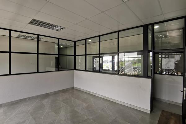 Discover a prime first floor office space in the heart of Cashan, available for immediate occupancy. 

This &#177;20m&#178; single ...