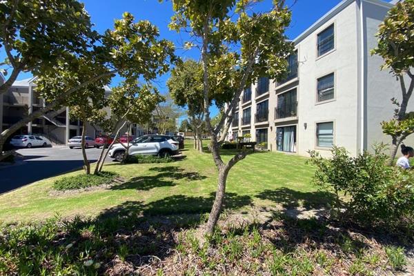 This unique apartment is one of only a limited few in the popular Sandylands.

This loved 24-hour manned access-controlled estate ...