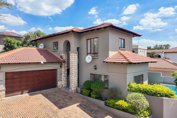 This dream family home nestled in Douglasdale is ideally situated away from central Fourways traffic with easy access to Sandton and ...