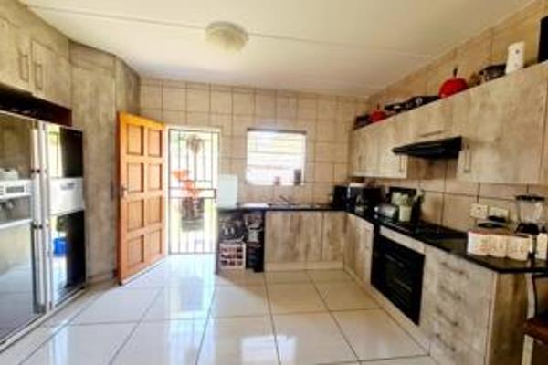 HEUWELSIG SECURITY ESTATE - With Facial Recognition Entrance.
The Stunning Double Storey Townhouse offers the following:-
*   Large ...