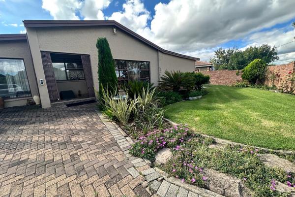 Stunning 3-Bedroom Home with Private Pool for sale in De Bruin Park

Looking for the perfect home? This beautiful 3-bedroom ...