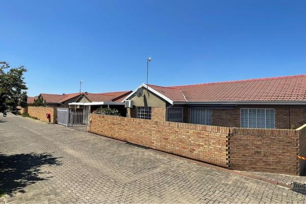 Exclusive listing 3-Bedroom Townhouse in Upmarket, Pet-Friendly Complex – Huttenheights
This spacious and modern 3-bedroom, 2-bathroom ...