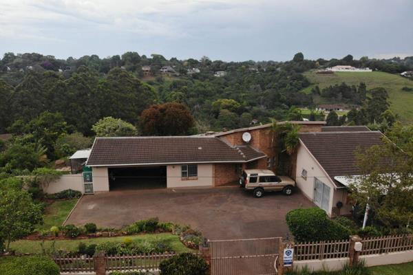 Location Location Location!!!
Freestanding house that has an added bonus of the 1 bedroom cottage.
Situated in the peaceful suburb of ...