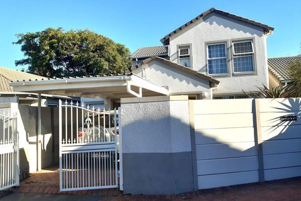 This home offers secure living in this well-maintained complex.

Downstairs:
Spacious tiled Lounge
Guest cloakroom
Large kitchen  with ...