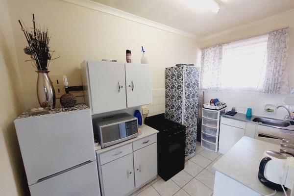 Neat 2.5-Bedroom Apartment in Pretoria Gardens – Move-In Ready!
This well-maintained ...