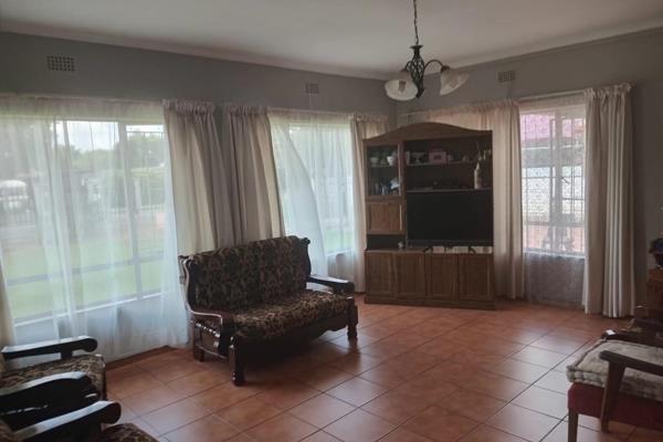 Beautiful well kept house for sale in East Lynne.

4 bedroom with built in cupboards and ...