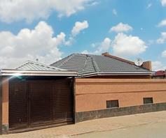 House for sale in Naledi