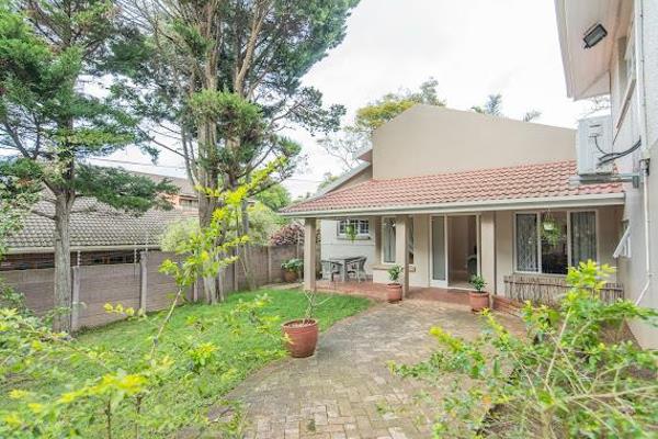 Large 99sqm Garden cottage for rent in upper Walmer. Fully furnished one bedroom en suite, lounge,  dining room and fitted kitchen. ...