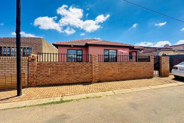 offers from:R799 000
This beautiful three-bedroom home offers plenty of space and ...