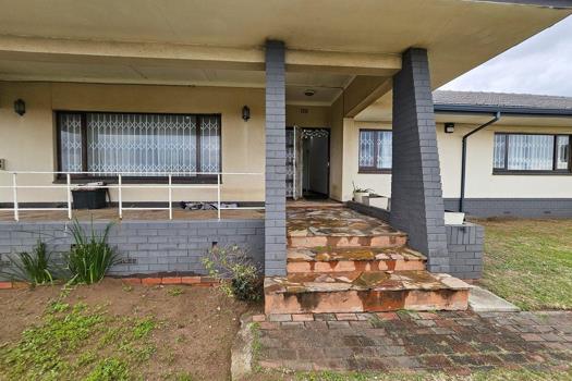 3 Bedroom House for sale in Athlone Park