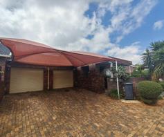 Townhouse for sale in Weltevreden Park