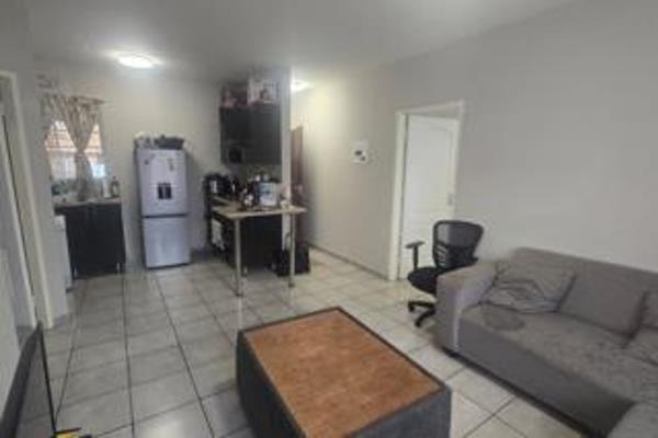 Convenience meets comfort in this neat lock-up-and-go home! Features:

2 bedrooms with ample cupboard space
1 modern ...