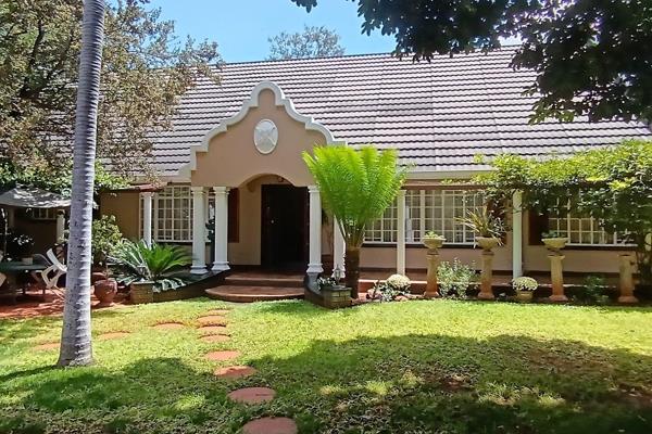 Nestled in the sought-after neighborhood of Chroompark, Mokopane. This exquisite 4-bedroom
home beautifully blends classic Cape Dutch ...