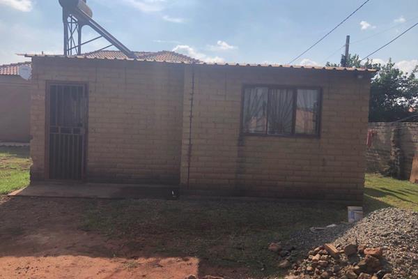 1 bedroom open plan house with walled fence and paving for sale in Ga-rankuwa Unit 23( tsunami)