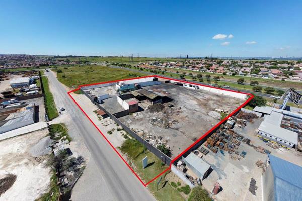 This exceptional industrial property spans 9,100m2 of land, offering ample space for a variety of business operations. Located in a ...