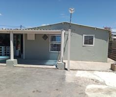 House for sale in Chatsworth