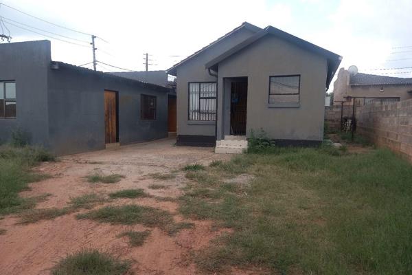 This property consists of two bedrooms, a bathroom, a lounge, and a kitchen. There are three outside rooms with showers and toilets. ...