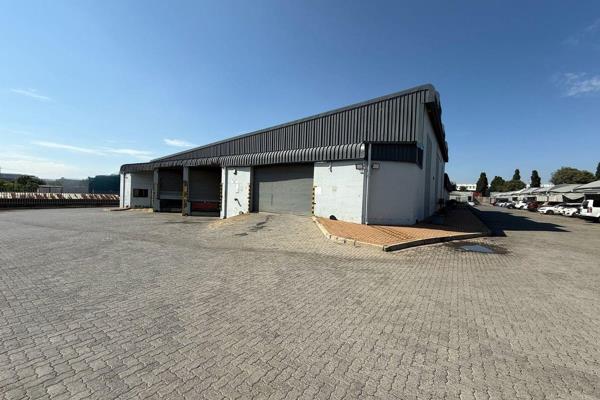 Situated in the popular industrial area of Isando, this well-maintained 3,000 sqm warehouse is now for sale. It features high ceilings ...