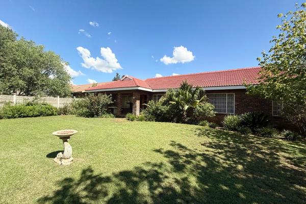 Large 3 bedroom family home with flatlet.

If your family is growing then you may be interested in this large property.  Located near ...