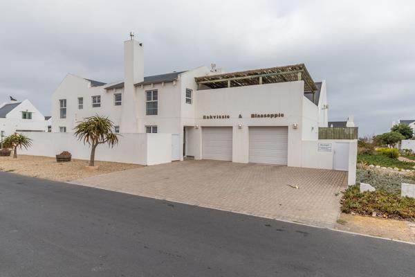 Situated in Paternoster’s quiet Mosselbank area, this property is a popular holiday ...