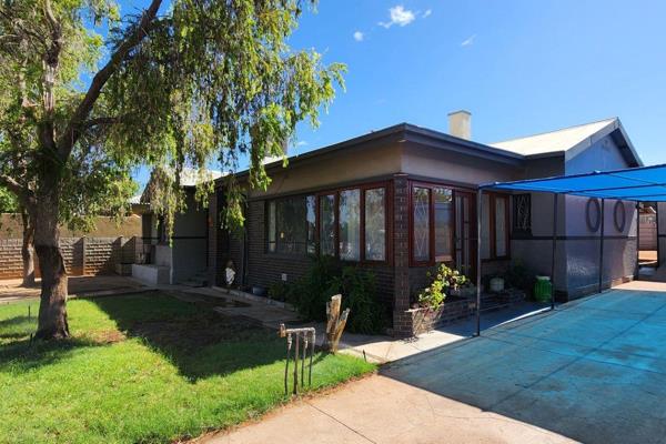 Nestled in the heart of Upington, this enchanting 4-bedroom, embodies the grace and character of a bygone era. 

Steeped in history ...