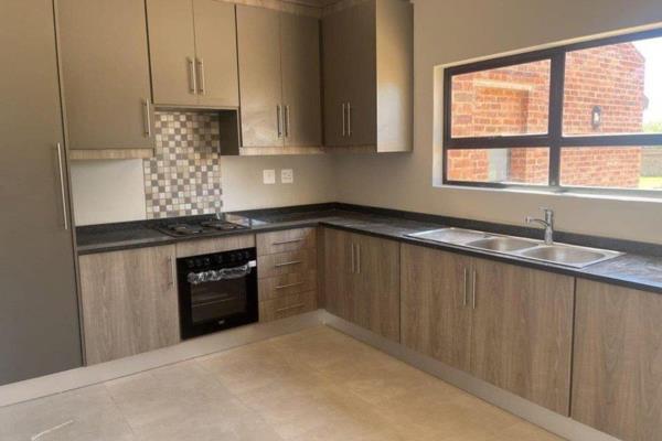 2 Bedroom 2 bathroom apartment ground floor to rent in raslouw centurion. Water and electricity is prepaid