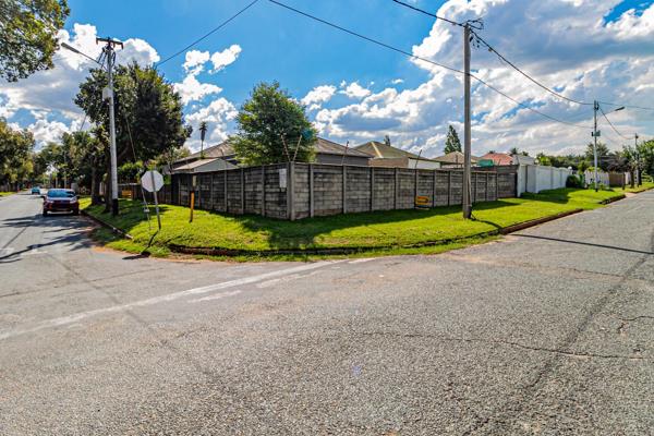 This corner stand property offers remote entrance,4 bedrooms with built in cupboards, bathroom with shower, open plan kitchen ...