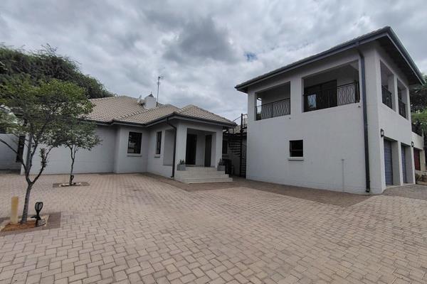 An Elegant Family Home for Sale in Koro Creek Golf Estate, Modimolle

This welcoming 4-bedroom home in the prestigious Koro Creek ...