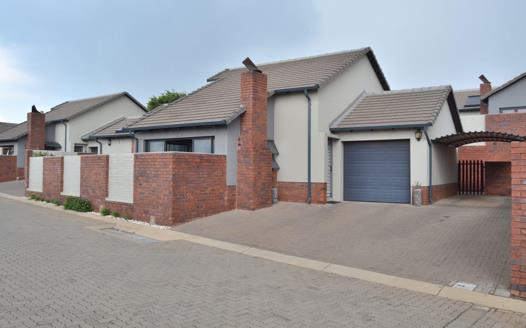 3 Bedroom Townhouse for sale in Amberfield