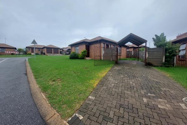 Thatch hill security estate 
3 bedroom
2 bathroom
Open plan lounge, dining room and ...