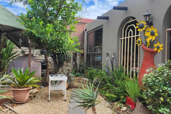 Stunning house and beautiful garden. 100 % market ready and what is more tempting is the flatlet with a extra income. ...