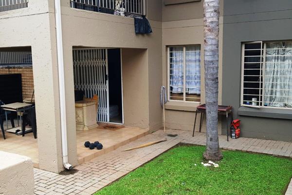 This charming 2-bedroom, 1-bathroom townhouse is located in Benoni, offering a ...