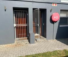 Townhouse for sale in Parow Valley