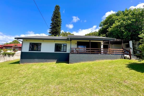 This breathtaking modern 3-bedroom family home in the heart of Uvongo offers the perfect ...