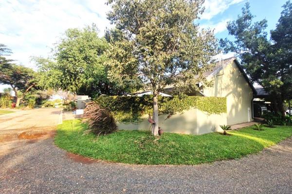 Immaculate Home in Die Oog Afree-landgoed in top Security Estate.

Splendor of Bushveld Living this private, immaculate condition home ...