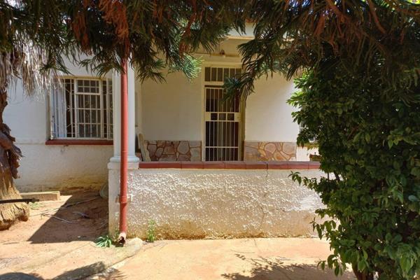 Situated in Pretoria North, walking distance to all needed amenities, easy access to ...