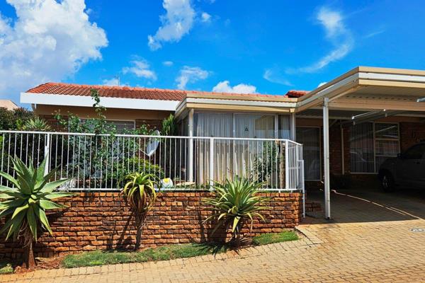 This extremely well secured and managed  retirement estate offers:
 2 bedrooms with ...