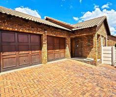 Townhouse for sale in Albemarle Ext 1