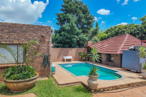 This beautiful property is in the heart of Pretoria Gardens. Not only is it a spacious 4 bedroom with 2-bathroom house, but it also ...