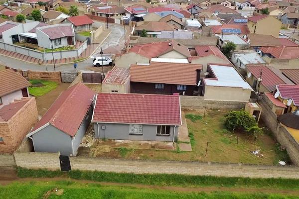 3-Bedroom Home for Sale in Dobsonville Gardens – Spacious with Expansion Potential!

Discover this well-located 3-bedroom, 1-bathroom ...