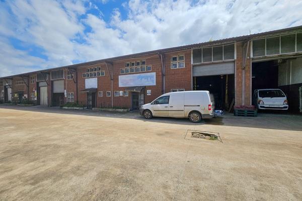 This very neat 360m2 workshop / warehouse is situated close to the freeway in Umbogintwini Amanzimtoti. 
The unit has 4 parking bays ...