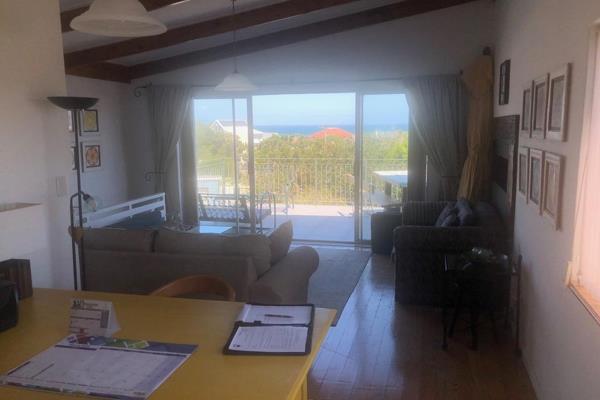 Long term rental
This beautifully decorated and fully furnished 2 bedroom and 2 en-suite bathrooms to rent.
Upstairs includes main ...