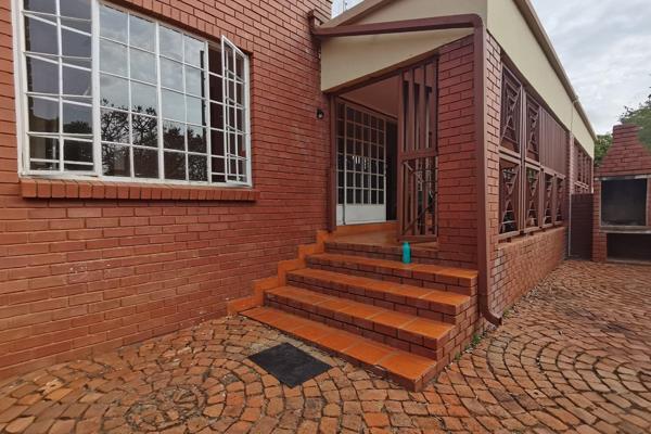 Stunning 3 bedroom house to let in Ninapark ..!!

Spacious 3 Bedroom house situated close to the Main shopping malls in the area ...