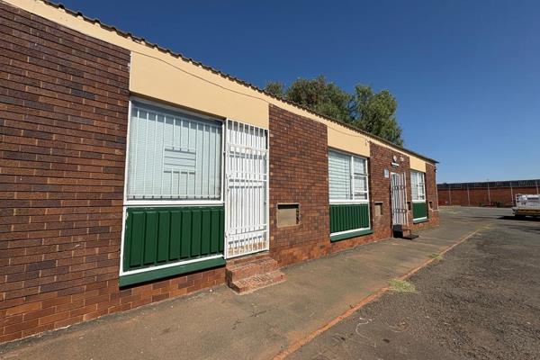 INVESTORS  -  TAKE  NOTE *****

Prime Industrial Property for Sale
•	Rental income R20 527.50
•	Set on a 5438sqm erf

This property ...